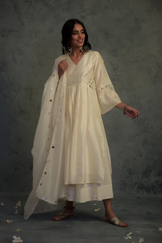 Off-white Bell Sleeves Kurta Set